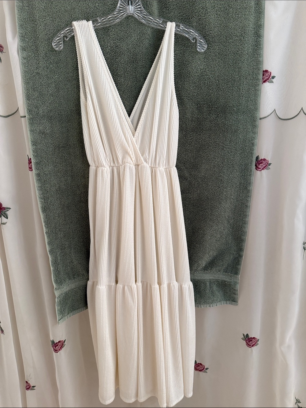 Sleeveless V-Neck Cream Tiered Summer Dress